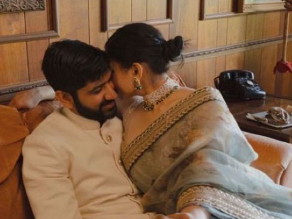 रिश्तों में intimacy और sparks जगाने वाले 9 cute gestures, जिन्हें हर कपल को अपनाना चाहिए - Photo Gallery