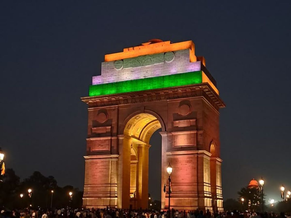 क्या आपको भी रात में घूमने जाने का है शौक? तो जानिए दिल्ली की उन जगहों  के बारे में स्वर्ग से कम नहीं लगती - Photo Gallery