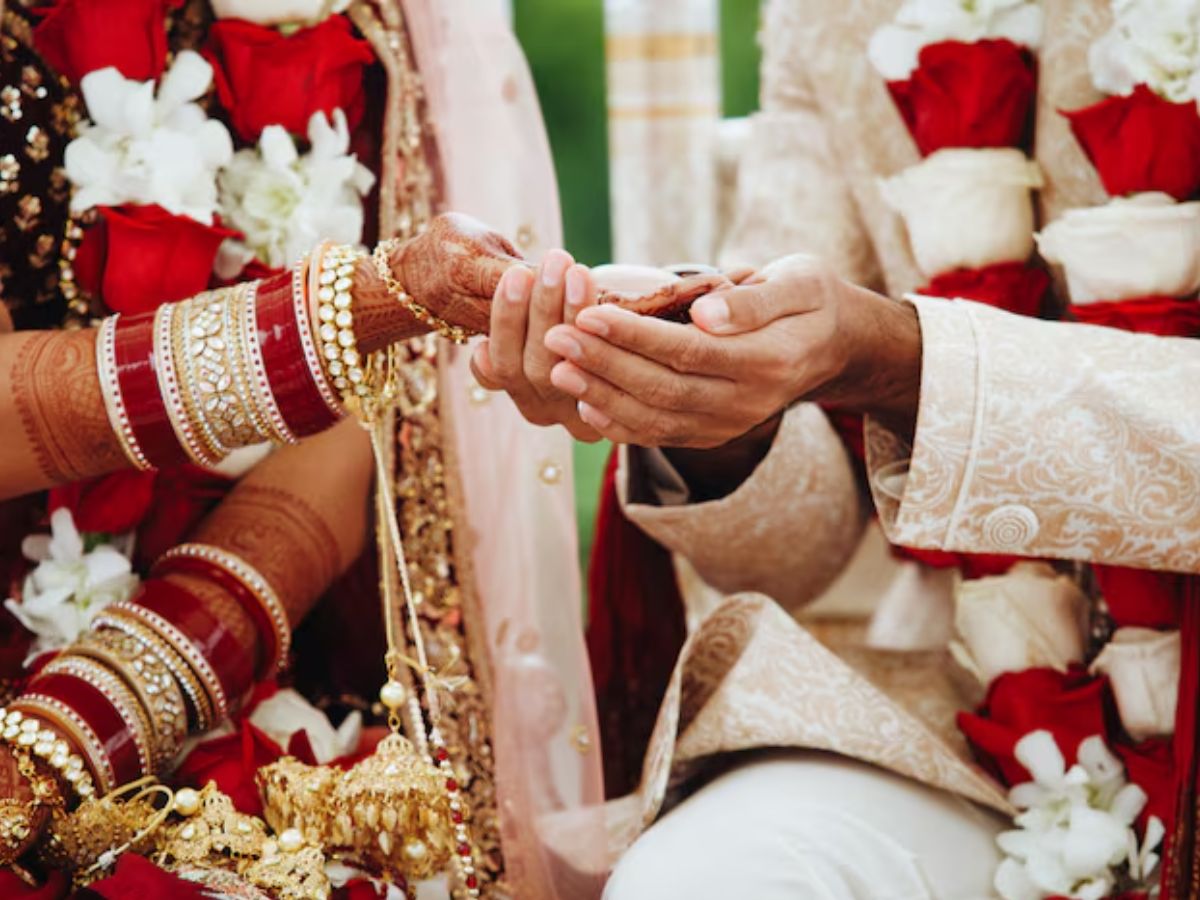 uttarkashi-bride-takes-procession-to-groom-home-know-jojoda-shadi-rituals कैसी यह रीत…दुल्हन लेकर जाती बरात और दूल्हे की होती है विदाई, अजब-गजब है रस्म