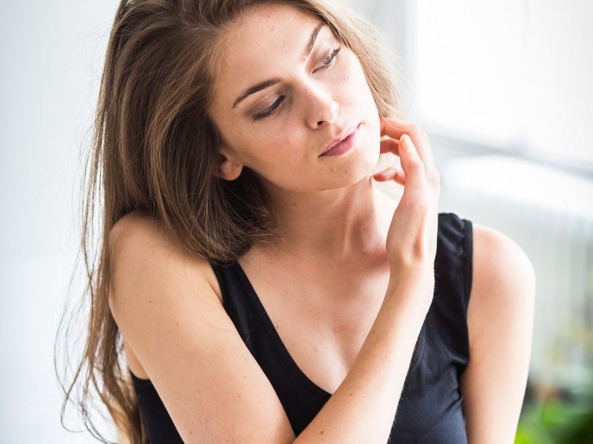 मेकअप हटाए बिना सोती हैं? जानें आपकी त्वचा पर छिपा खतरनाक सच! - Photo Gallery