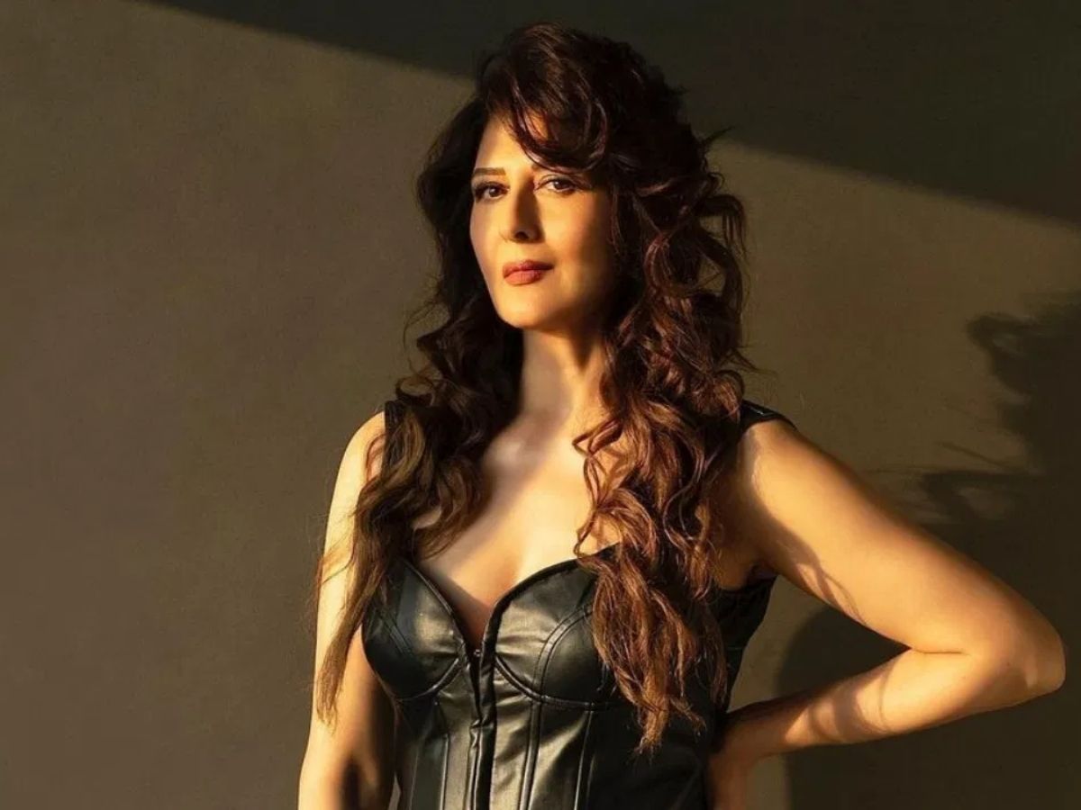 Salman Khan की गर्लफ्रेंड को चाहिए ‘बंदूक’, जल्द से जल्द लाइसेंस लेना चाहती हैं संगीता बिजलानी, आखिर किस से डर रही एक्ट्रेस? - Photo Gallery