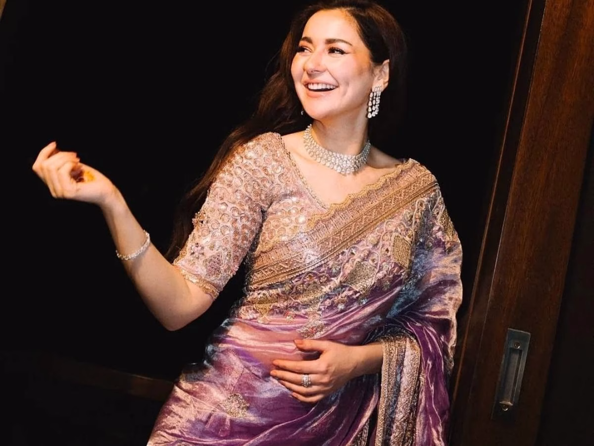 दिवाली पर बिखरना चाहती हैं अपना जलवा, तो Hania Aamir के साड़ी लुक से लें टिप्स; जमकर होगी तारीफ - Photo Gallery