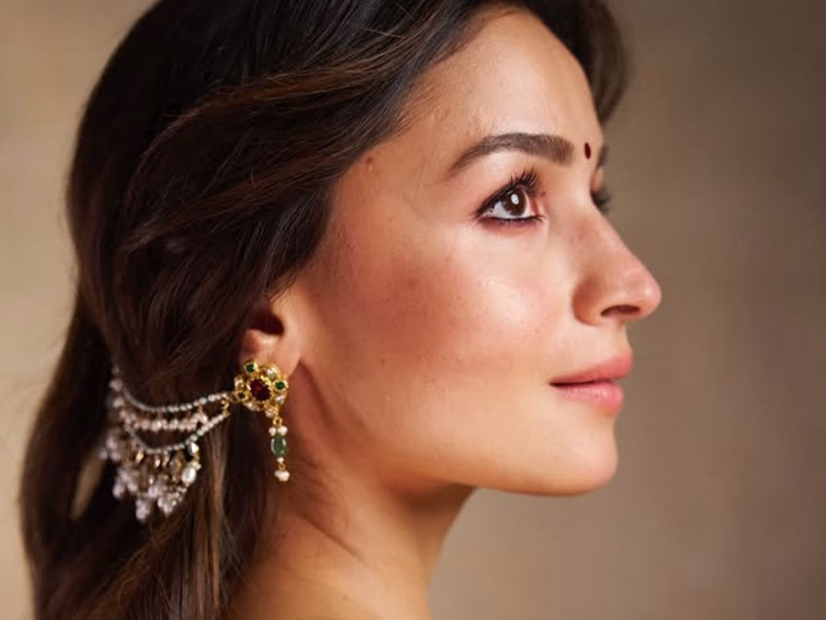 Alia Bhatt: साड़ी में छाईं कपूर खानदार की लाडली बहू, खूबसूरती देख अटकी फैन्स की सांसे - Photo Gallery