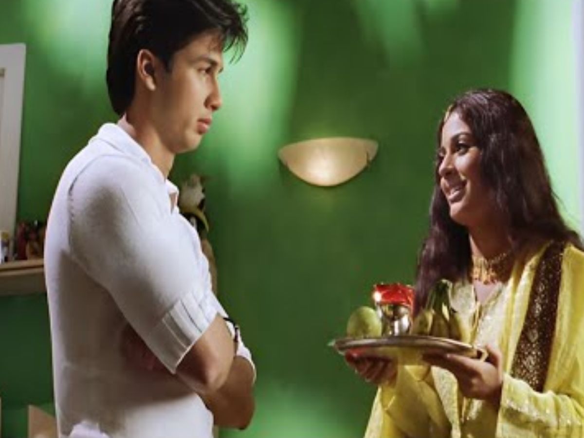 करवाचौथ सीन जो बन गए बॉलीवुड की पहचान, आज भी फैन्स करते हैं याद - Photo Gallery