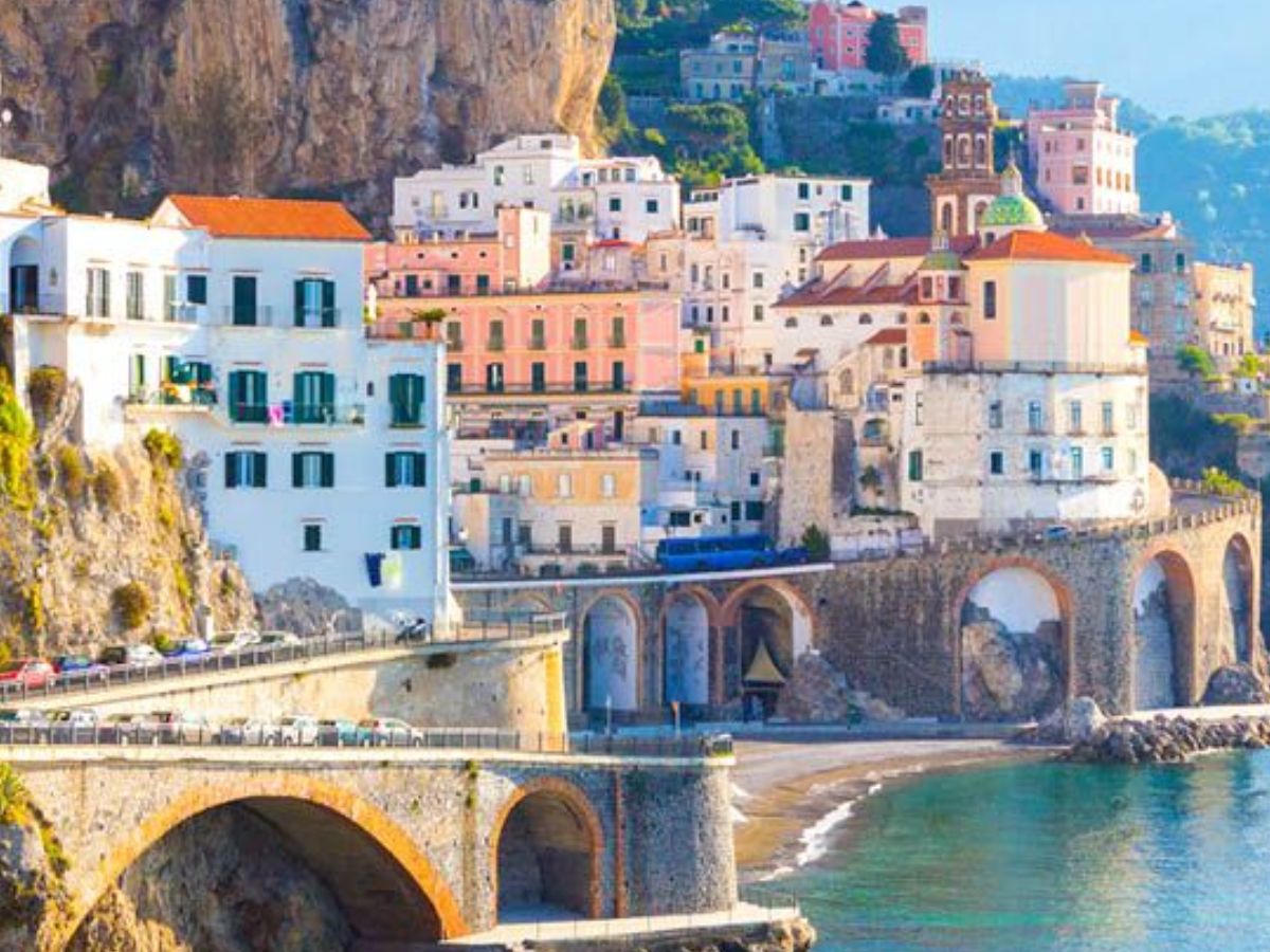 2025 में कर रहे हैं ट्रिप प्लान ? इन 8 देशों को करें लिस्ट में शामिल, एक को तो बोला जाता है City of Love! - Photo Gallery