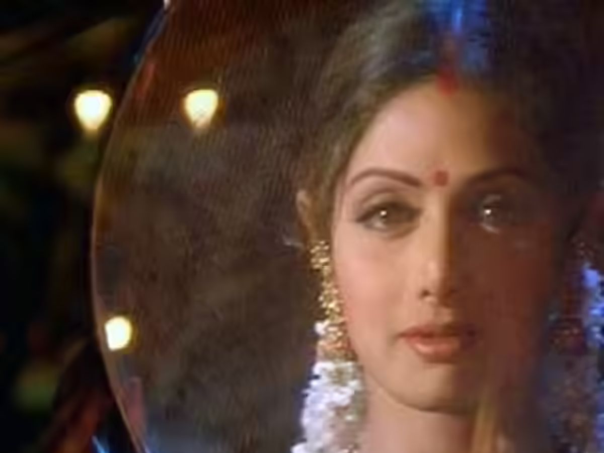 करवाचौथ सीन जो बन गए बॉलीवुड की पहचान, आज भी फैन्स करते हैं याद - Photo Gallery