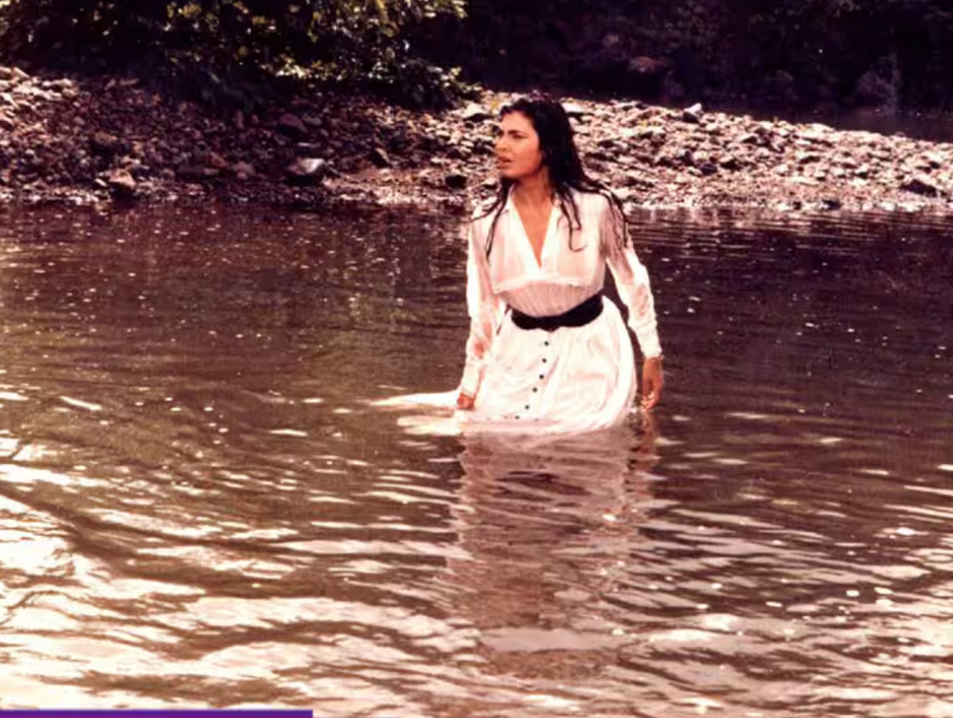 जब सीन के दौरान खिसक गई ड्रेस और न्यूड हो गई एक्ट्रेस, डायरेक्टर से की शॉट हटाने की मिन्नतें लेकिन…