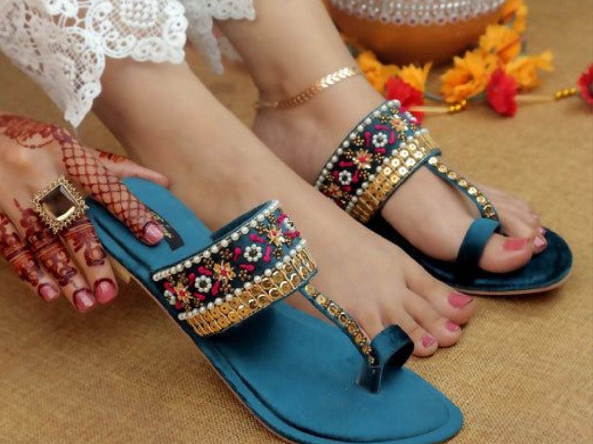 Diwali Special: साड़ी हो या लहंगा, इन फुटवियर के साथ हर आउटफिट लगेगा परफेक्ट दीवाली लुक - Photo Gallery