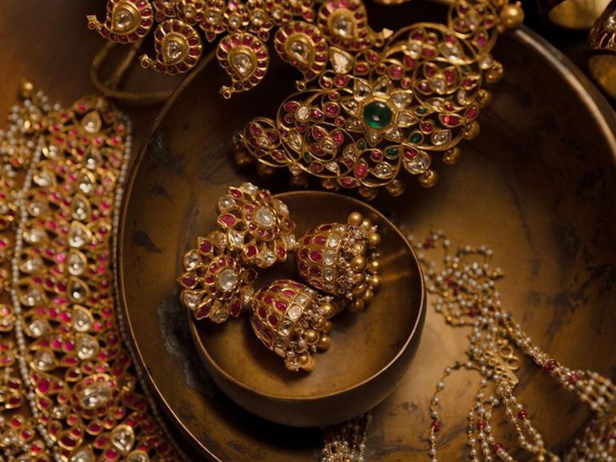 सोने के शौकीनों के लिए शॉकिंग खबर! जानिए वो 7 देश जहां भारत से भी सस्ता मिलता है गोल्ड - Photo Gallery