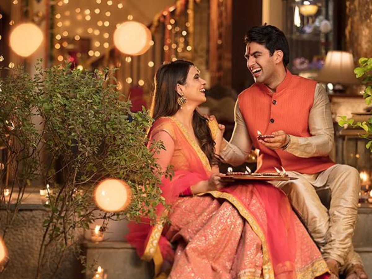 Diwali 2025: न्यू कपल्स के लिए परफेक्ट दीवाली सेलिब्रेशन आइडियाज - Photo Gallery
