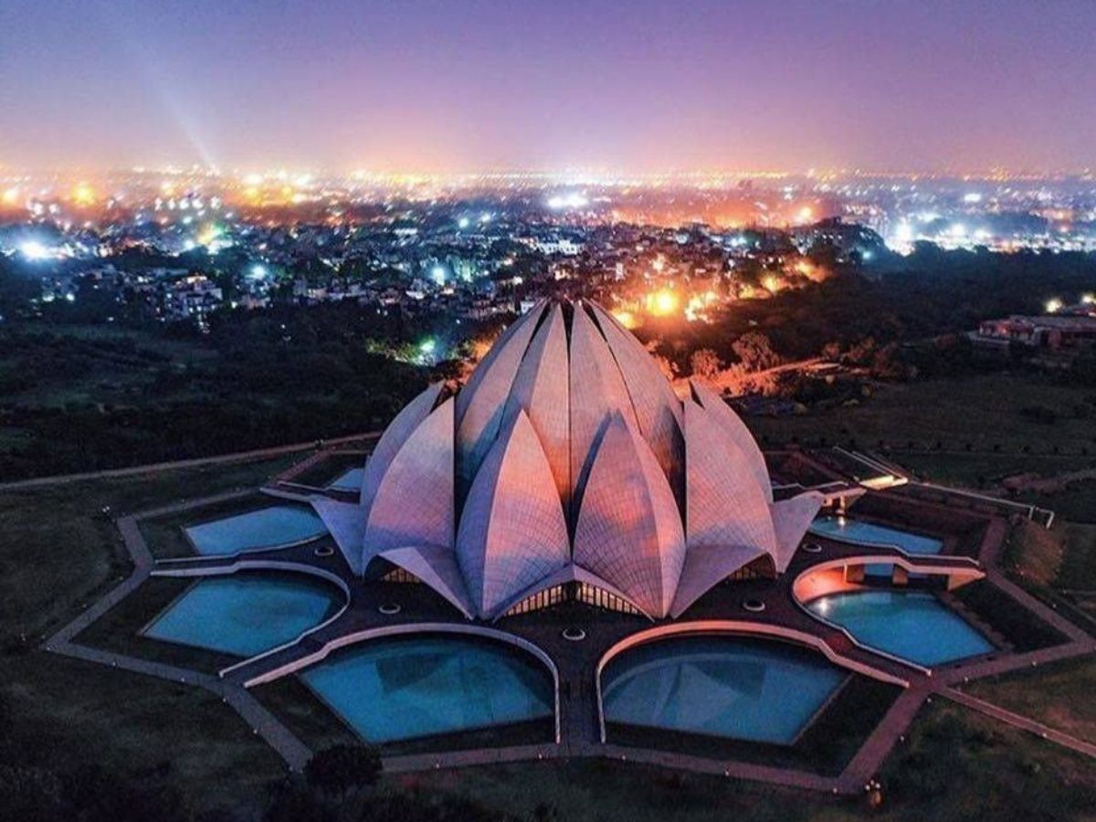 क्या आपको भी रात में घूमने जाने का है शौक? तो जानिए दिल्ली की उन जगहों  के बारे में स्वर्ग से कम नहीं लगती - Photo Gallery