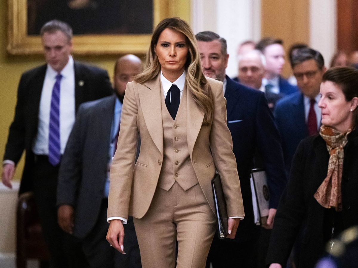 एक ड्रेस पर खर्च करती हैं लाखों, करोड़ों की मालकिन हैं डोनाल्ड ट्रंप की वाइफ, नेटवर्थ जान उड़ जायेंगे तोते - Photo Gallery