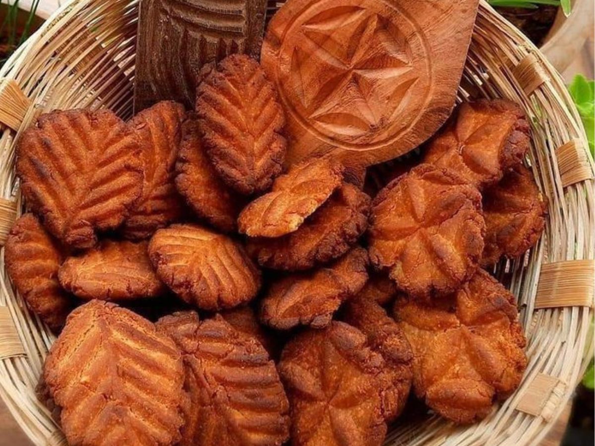 छठ पूजा 2025: घर पर बनाएं कुरकुरा ठेकुआ, जानें स्टेप-बाय-स्टेप रेसिपी - Photo Gallery