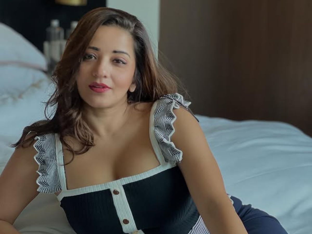 कमरे से दिखा कातिलाना अंदाज! मोनालिसा की नई तस्वीरों ने फिर से फैंस को बना दिया दीवाना - Photo Gallery