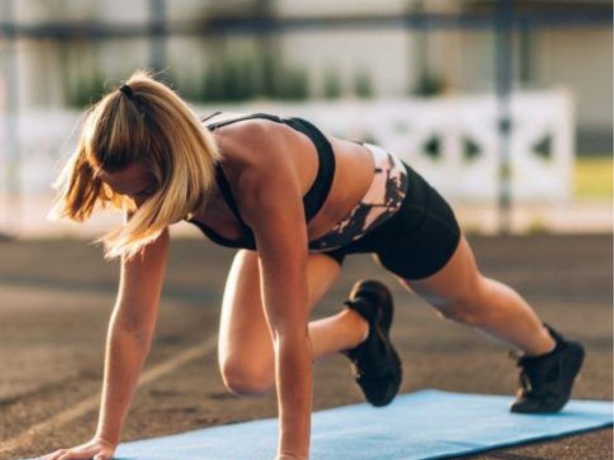 बिना जिम जाए, घर पर करें मजेदार वर्कआउट्स और अपने शरीर को बनाए चुस्त-दुरुस्त - Photo Gallery