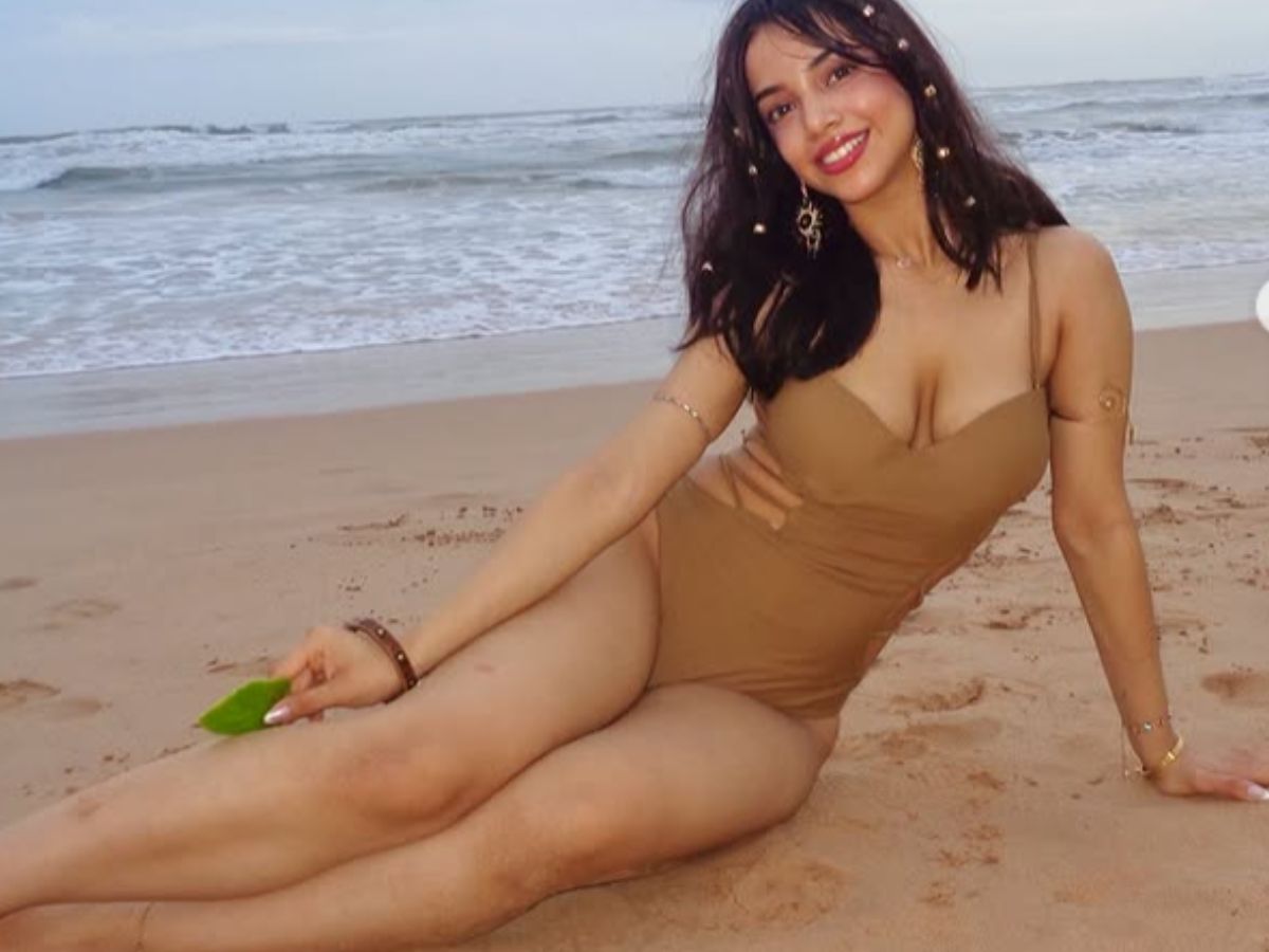 छोटे कपड़ों में बड़ी अदाएं – Muskan Karia ने बोल्डनेस की लिमिट तोड़ी - Photo Gallery