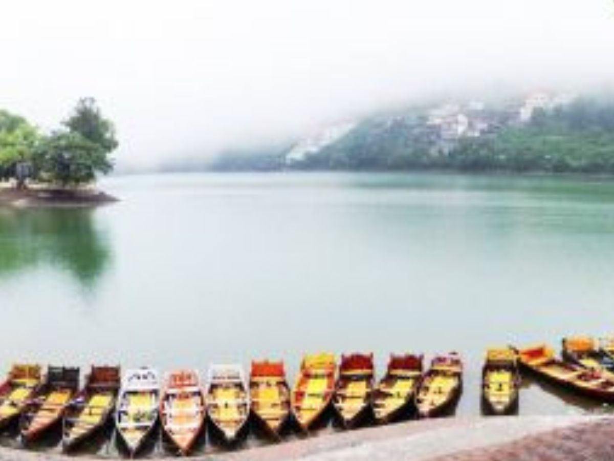 दिल्ली की खूबसूरत झीलें, जहां गर्लफ्रेंड के साथ एक बार तो जरूर घूमना चाहिए - Photo Gallery