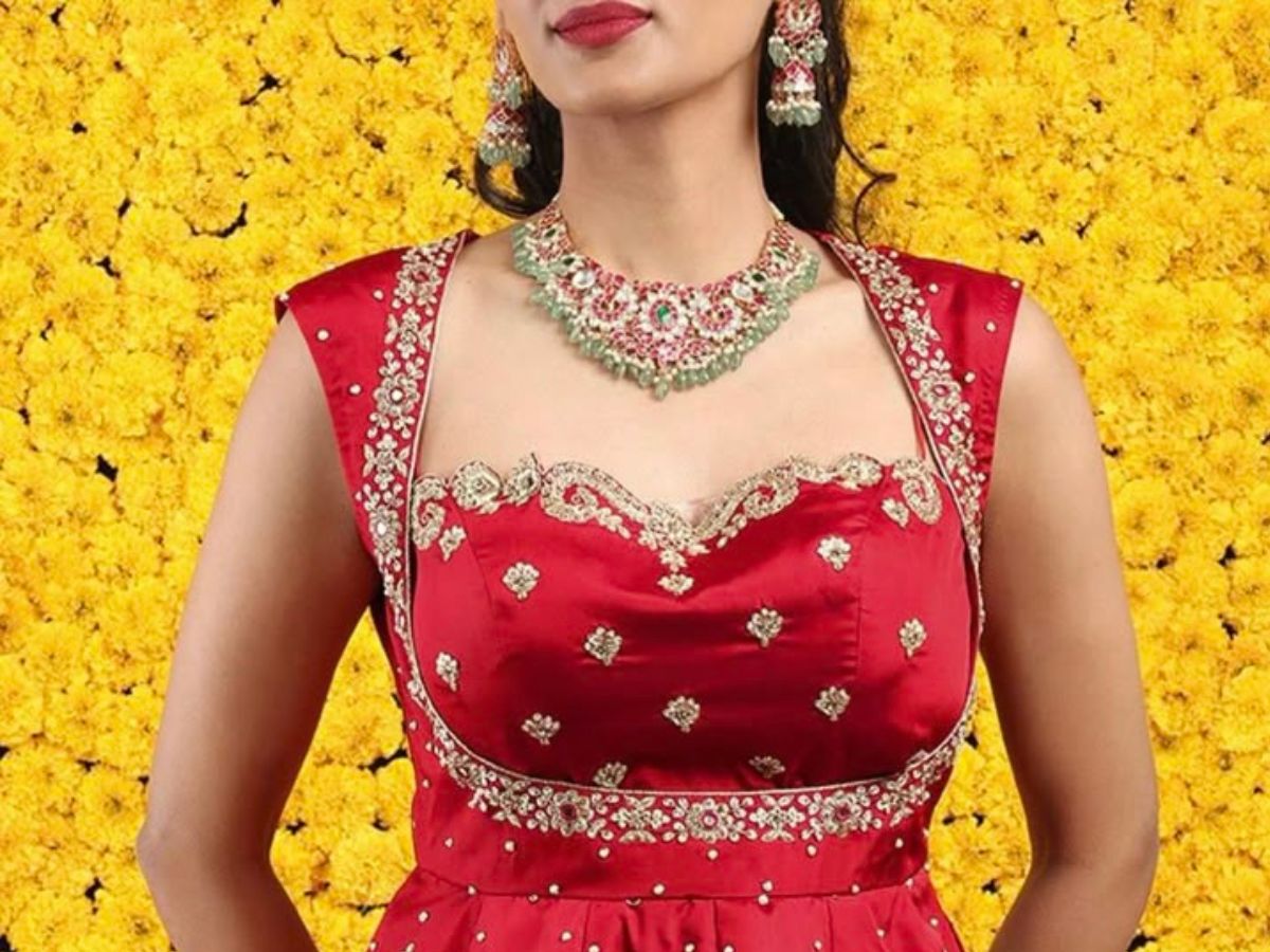 Chhath Puja 2025: साड़ी पहनें नए अंदाज में, छठ पूजा के लिए ये मॉडर्न ब्लाउज डिजाइन हैं बेस्ट - Photo Gallery