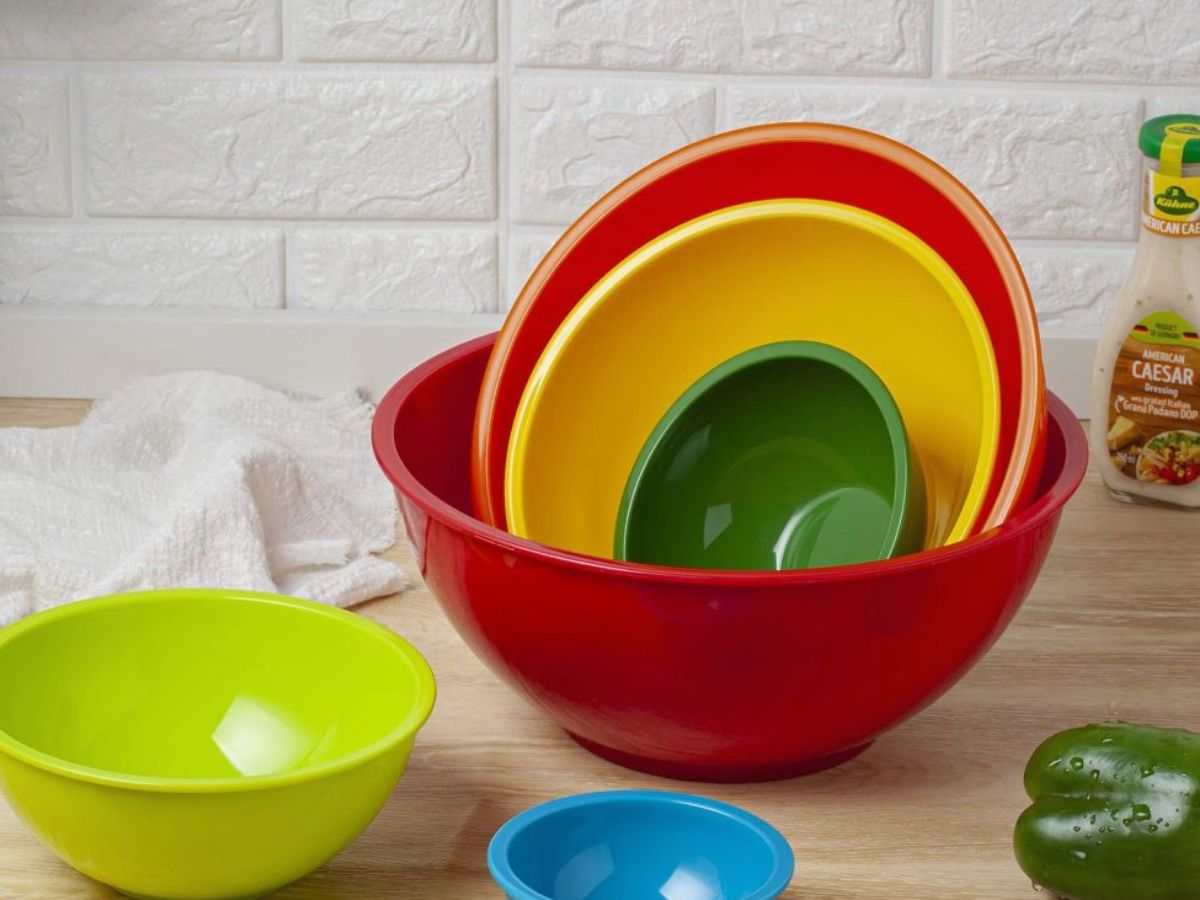 Plastic bowls and utensils - Photo Gallery
