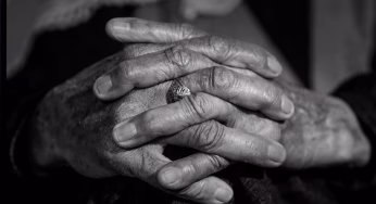 कलयुगी बेटे ने गंगा स्नान के बहाने मां के साथ किया ऐसा कांड, मीरा देवी की दास्तान सुन फट जाएगा कलेजा