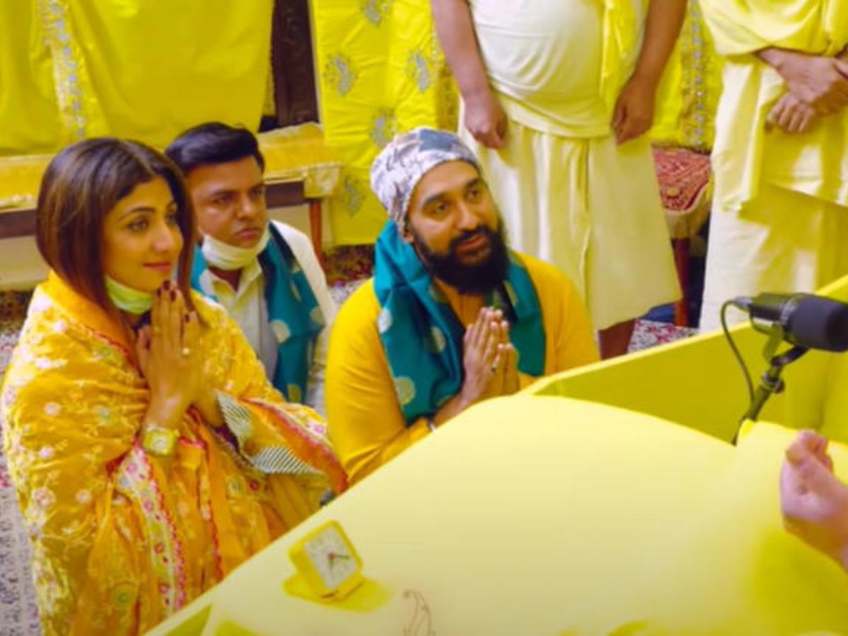 प्रेमानंद जी महाराज से मिलना है इमेज क्लीनिंग का नया तरीका! किन-किन सेलेब्स ने अपना ‘पल्लू’ है इससे चमकाया? - Photo Gallery