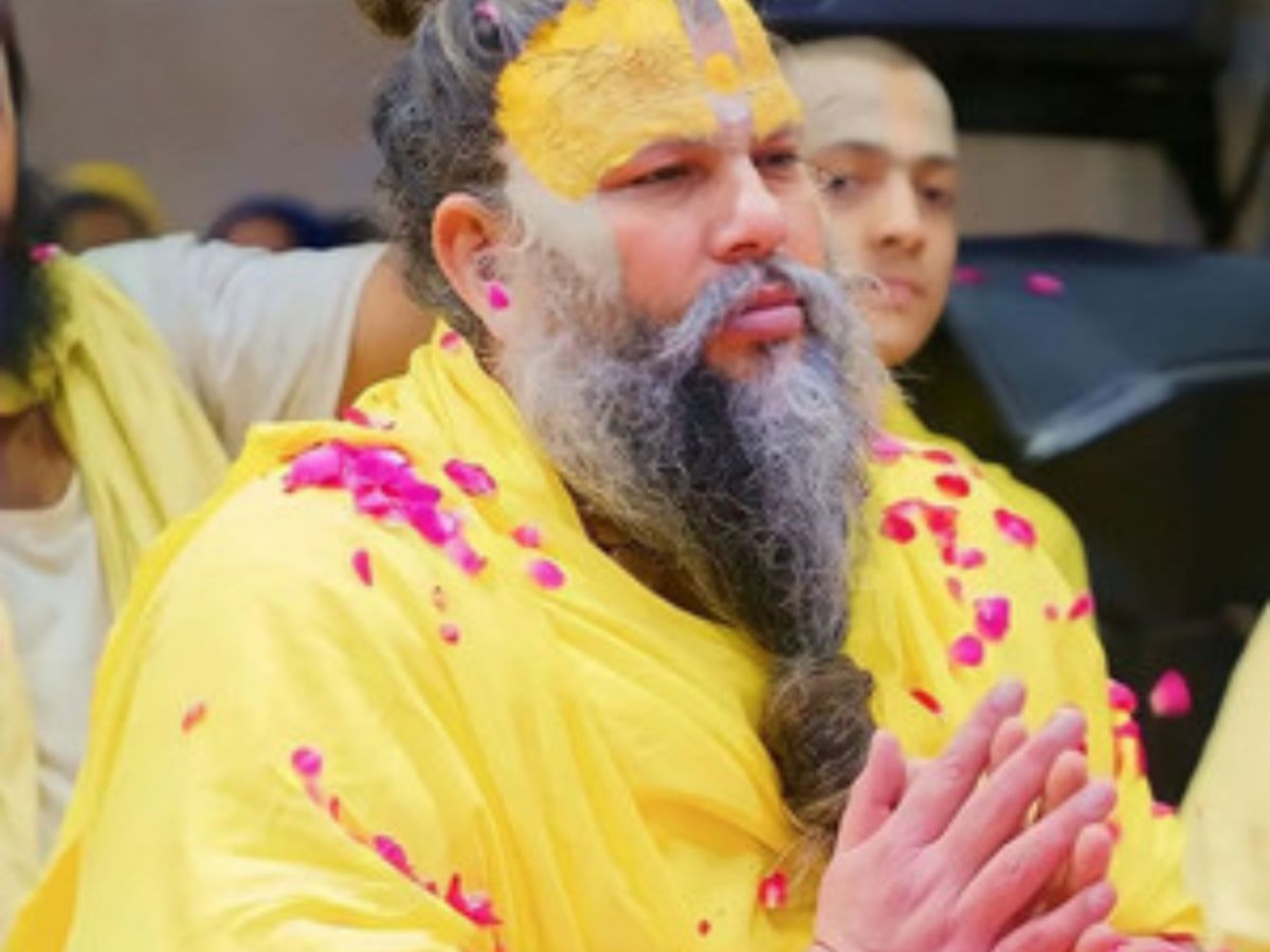 Karwa Chauth 2025: करवाचौथ का व्रत पति की उम्र लंबी करता है? जान लें क्या है इसपर प्रेमानंद जी का कहना - Photo Gallery