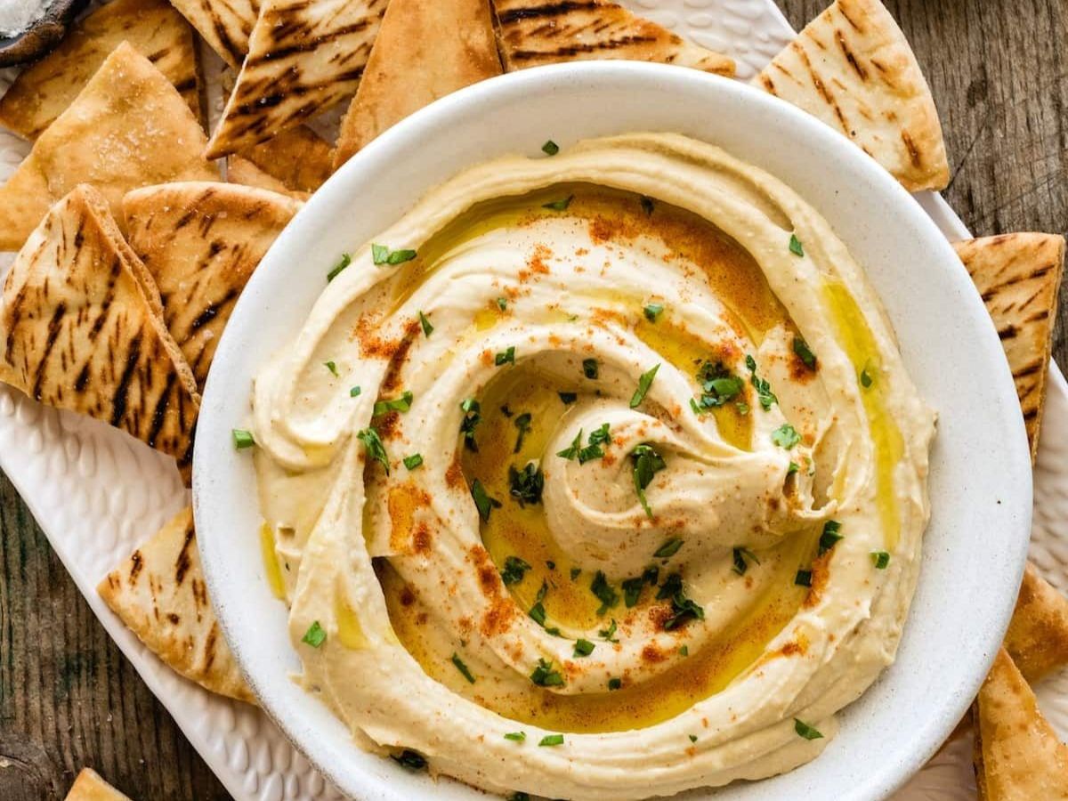 ब्रंच, पार्टी या स्नैक टाइम के लिए परफेक्ट क्रीमी हमस रेसिपी - Photo Gallery