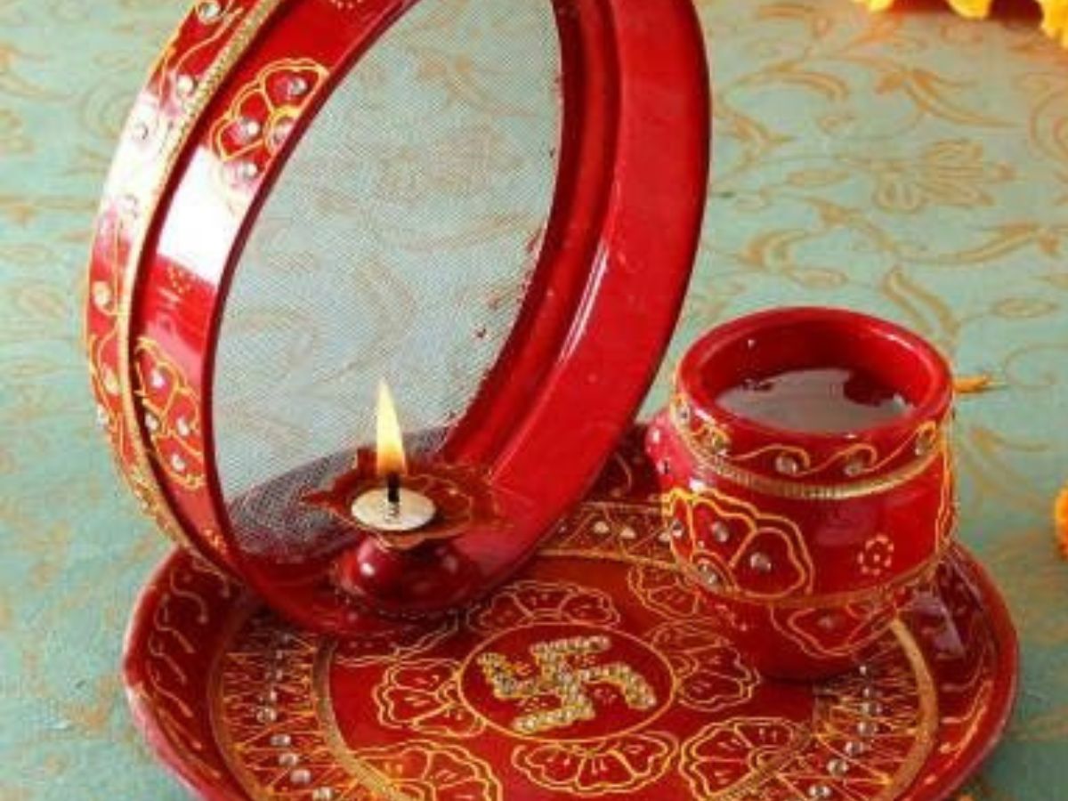 करवा चौथ पर वास्तु के अनुसार कौन सी 8 चीजें खरीदना है शुभ और लाभकारी? - Photo Gallery
