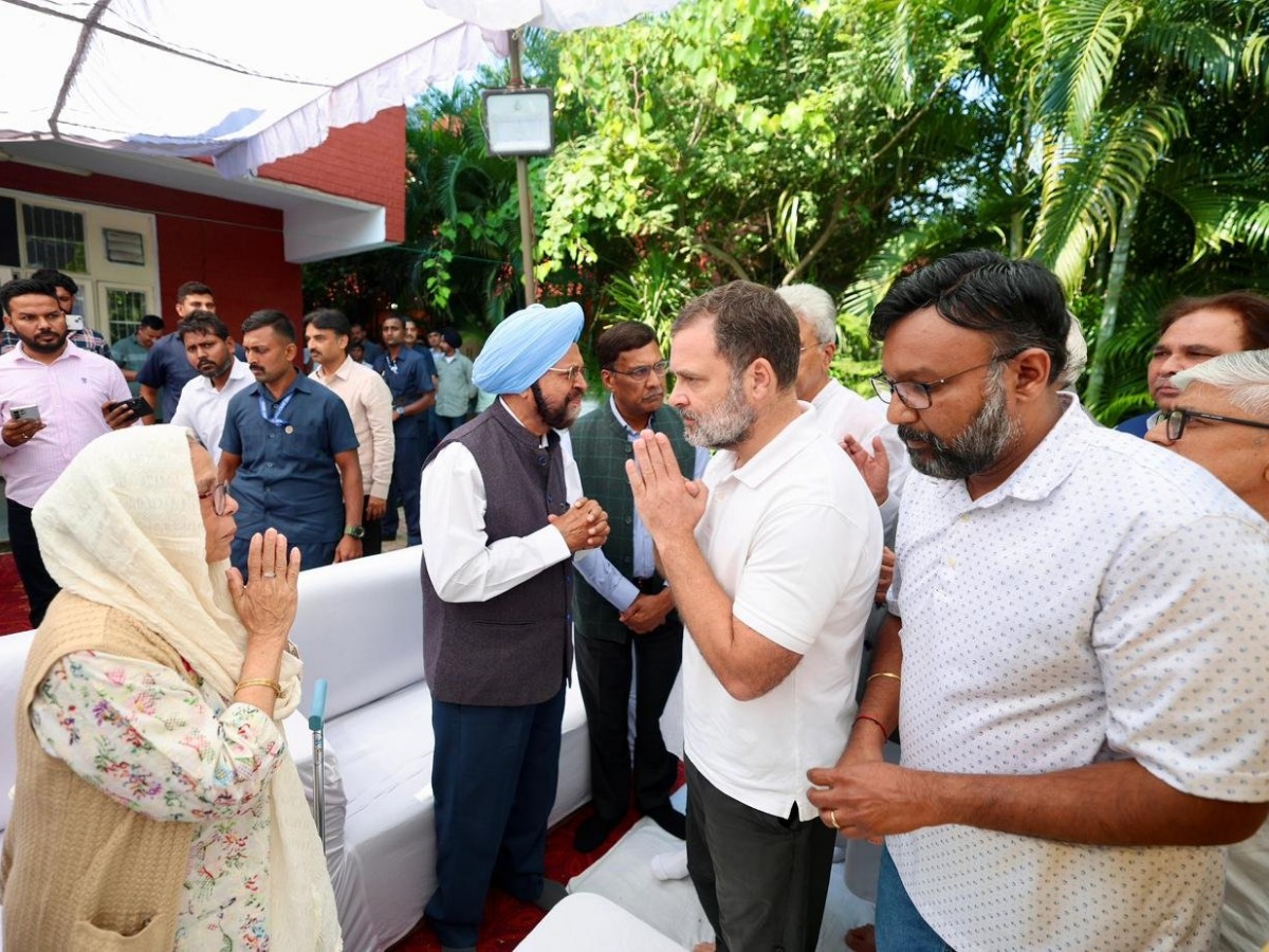 Rahul Gandhi Meet IPS Family - Photo Gallery