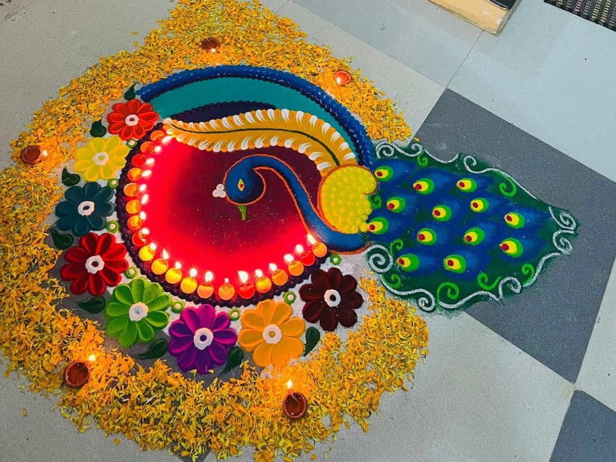 Diwali2025: अहोई अष्टमी पर बनाएं मनमोहक रंगोली, फूल और दीपक के साथ - Photo Gallery