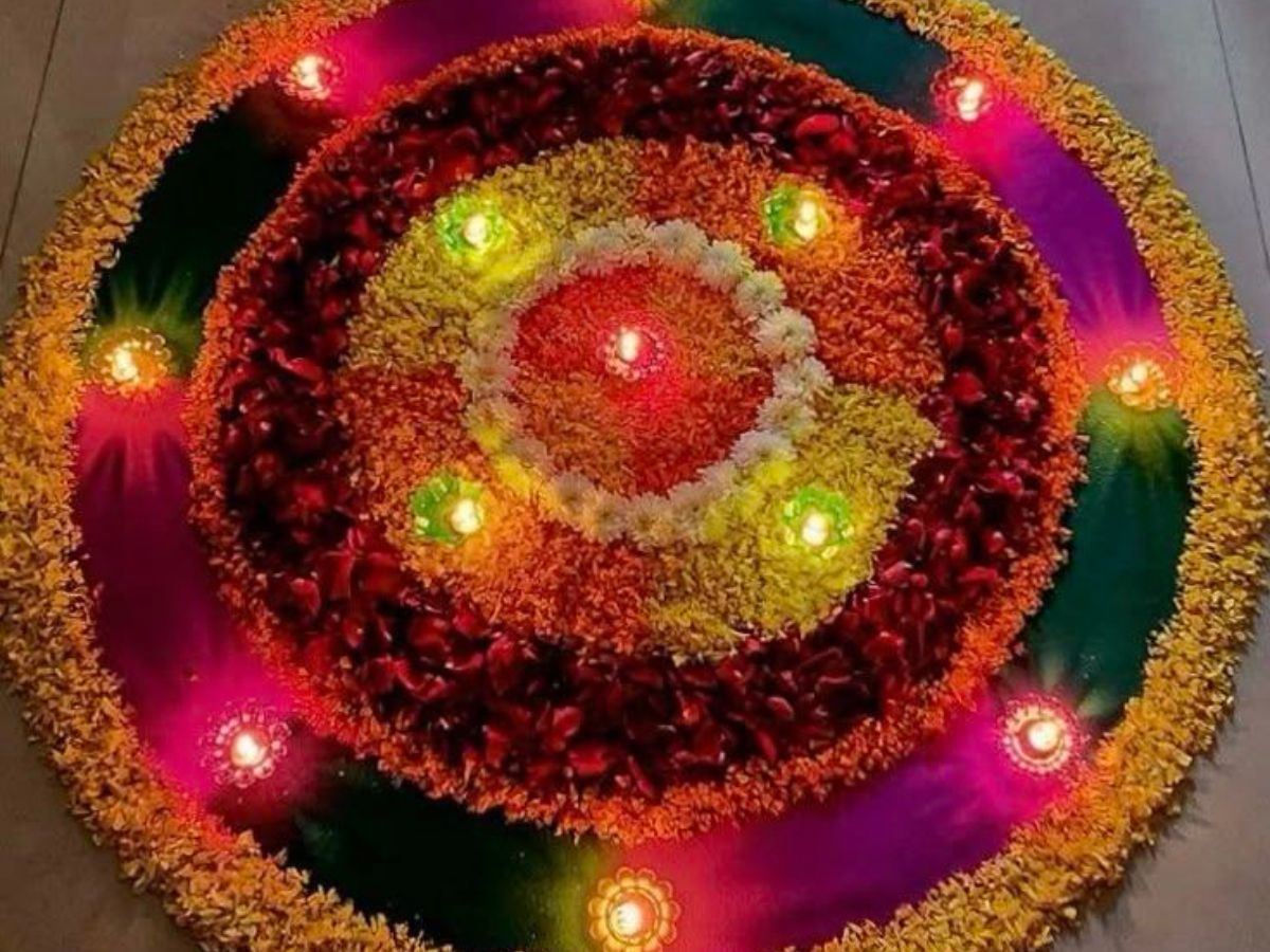 Diwali2025: अहोई अष्टमी पर बनाएं मनमोहक रंगोली, फूल और दीपक के साथ - Photo Gallery