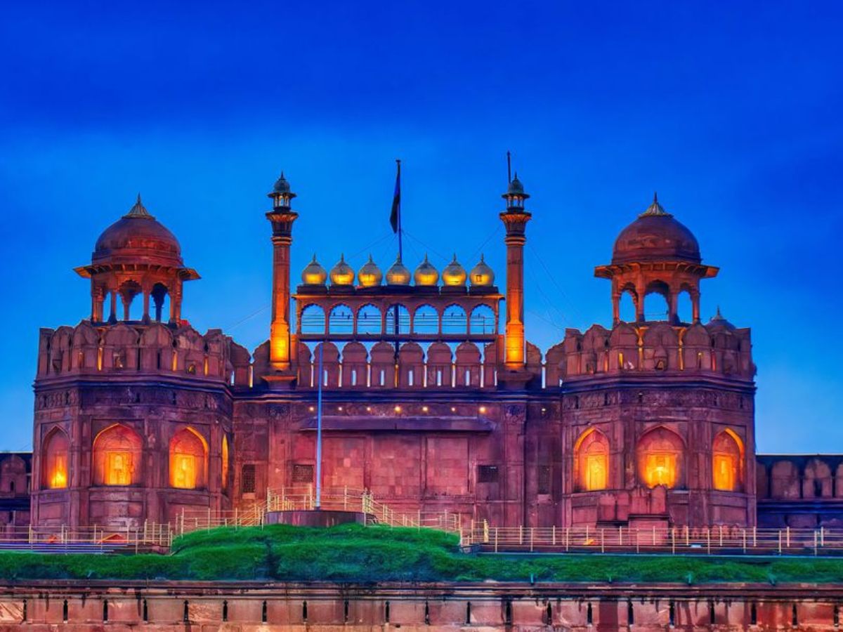 क्या आपको भी रात में घूमने जाने का है शौक? तो जानिए दिल्ली की उन जगहों  के बारे में स्वर्ग से कम नहीं लगती - Photo Gallery