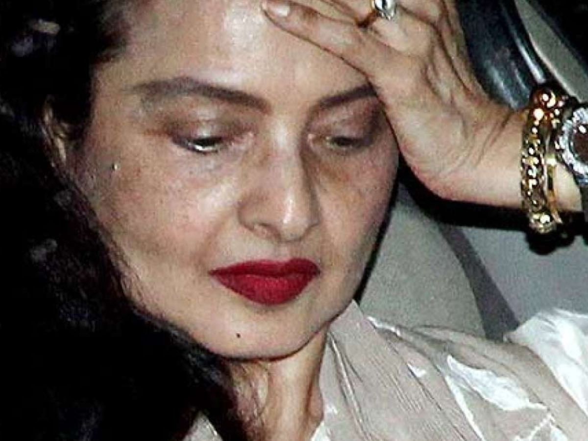 मेकअप की परत हटते ही ऐसी दिखती हैं बॉलीवुड की टॉप एक्ट्रेस! ऐश्वर्या-सोनम को पहचानना भी मुश्किल - Photo Gallery