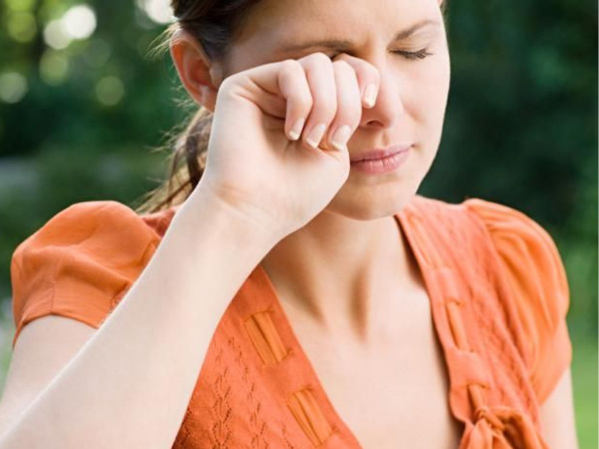 मेकअप हटाए बिना सोती हैं? जानें आपकी त्वचा पर छिपा खतरनाक सच! - Photo Gallery