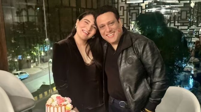 govinda-daughter-tina-ahuja-reveals-details-about-actor-accidentally-shot-himself सफेद जींस खून से लाल हो गया-बेटी ने सुनाई गोविंदा के पैर में गोली लगने वाले दिन की चौंकाने वाली कहानी