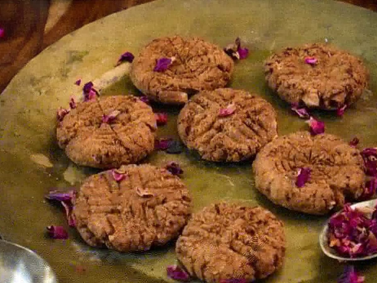 छठ पूजा 2025: घर पर बनाएं कुरकुरा ठेकुआ, जानें स्टेप-बाय-स्टेप रेसिपी - Photo Gallery