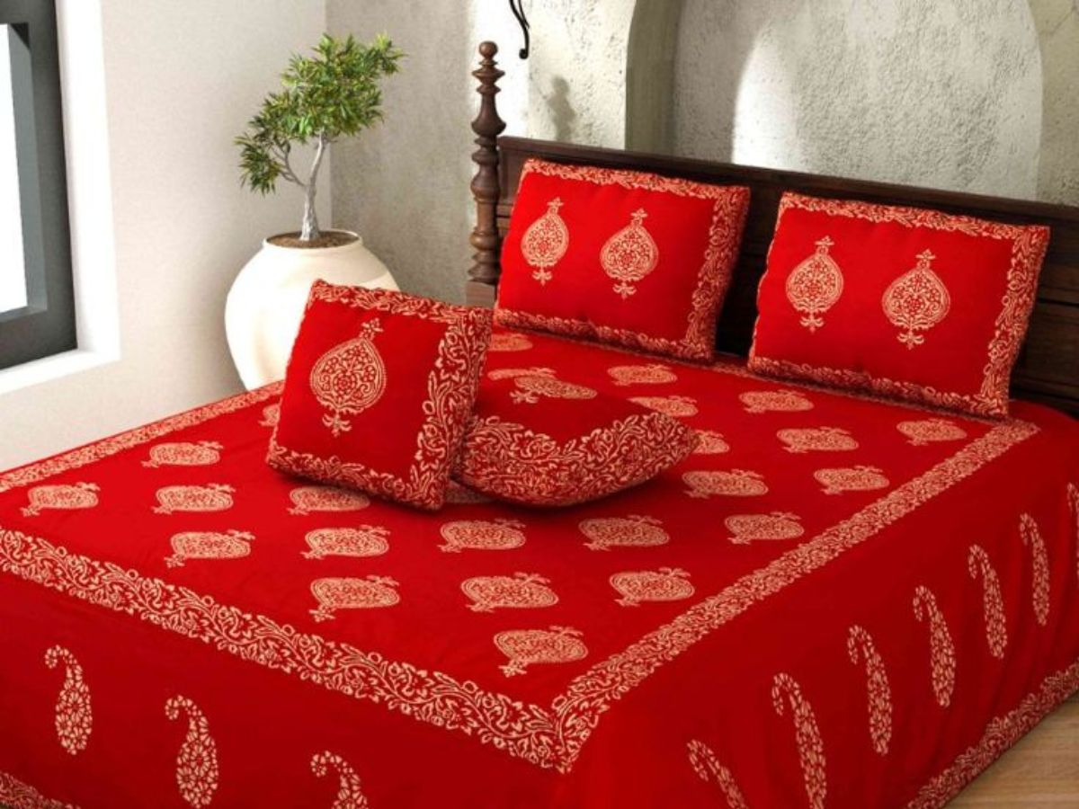जयपुर की रॉयल कारीगरी: आपके कमरे को बदल देंगी ये 8 बेडशीट्स - Photo Gallery