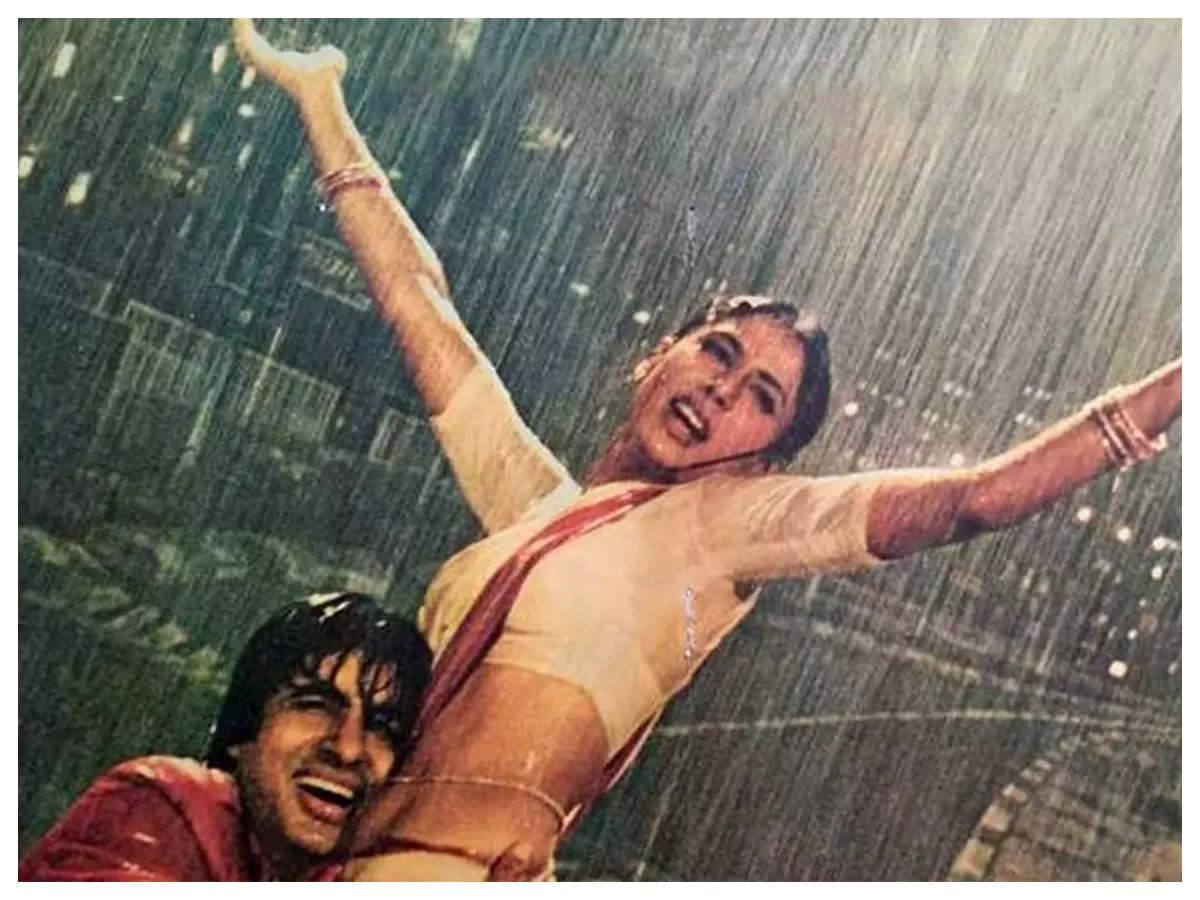 अमिताभ बच्चन के साथ रेन डांस करने में छूट गए थे एक्ट्रेस के पसीने, इस वजह से किया था इंकार
