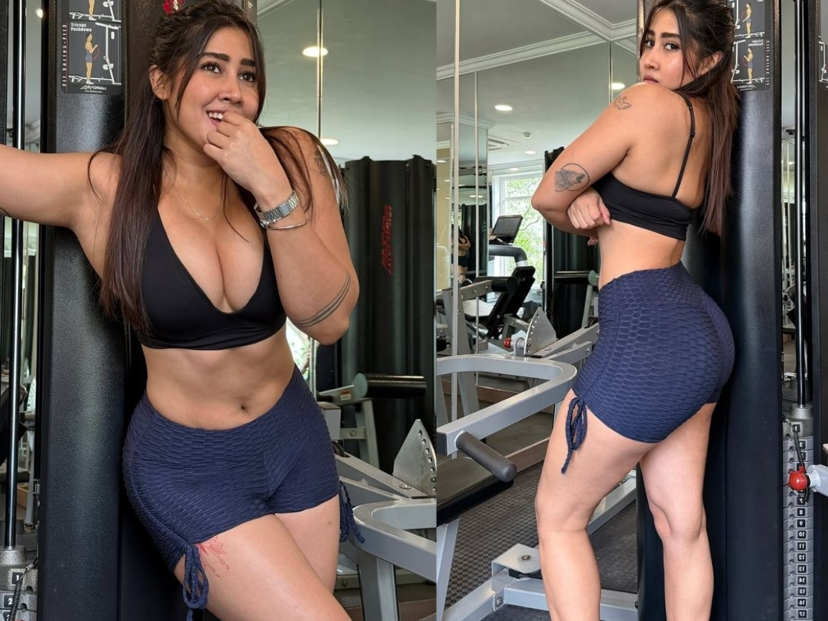 Sofia Ansari ने हद से ज्यादा रिवीलिंग ड्रेस में दिखा दिया हुस्न, कुर्बान हो गए फैंस - Photo Gallery