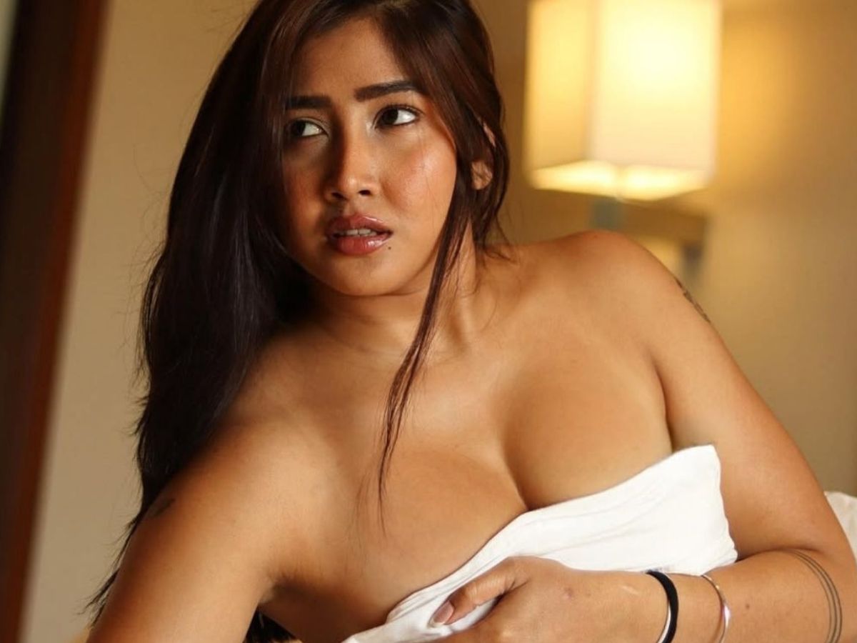 बाथरूम से लीक हुईं एक्ट्रेस की न्यूड फोटोज, साबुन के झाग में दिखीं लथपथ! - Photo Gallery