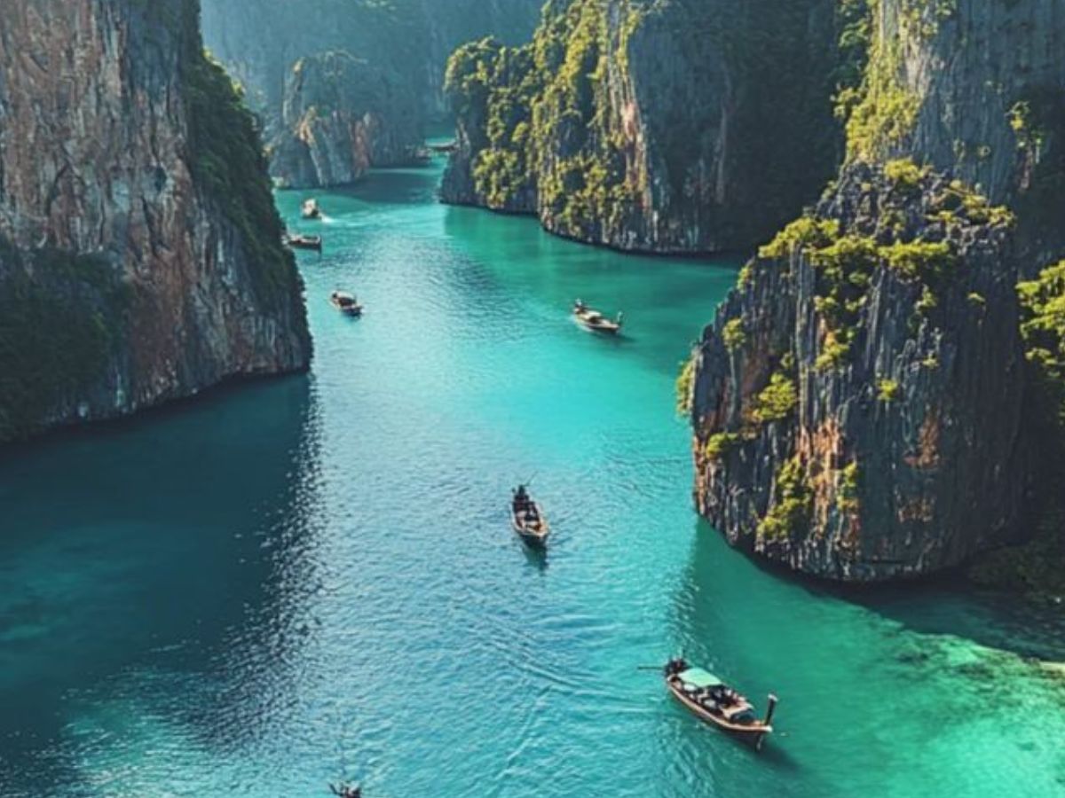 2025 में कर रहे हैं ट्रिप प्लान ? इन 8 देशों को करें लिस्ट में शामिल, एक को तो बोला जाता है City of Love! - Photo Gallery