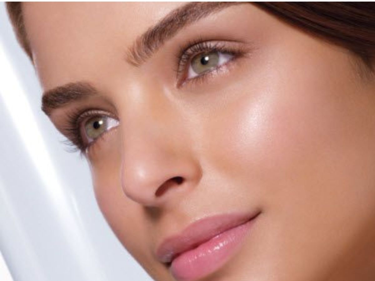मेकअप हटाए बिना सोती हैं? जानें आपकी त्वचा पर छिपा खतरनाक सच! - Photo Gallery