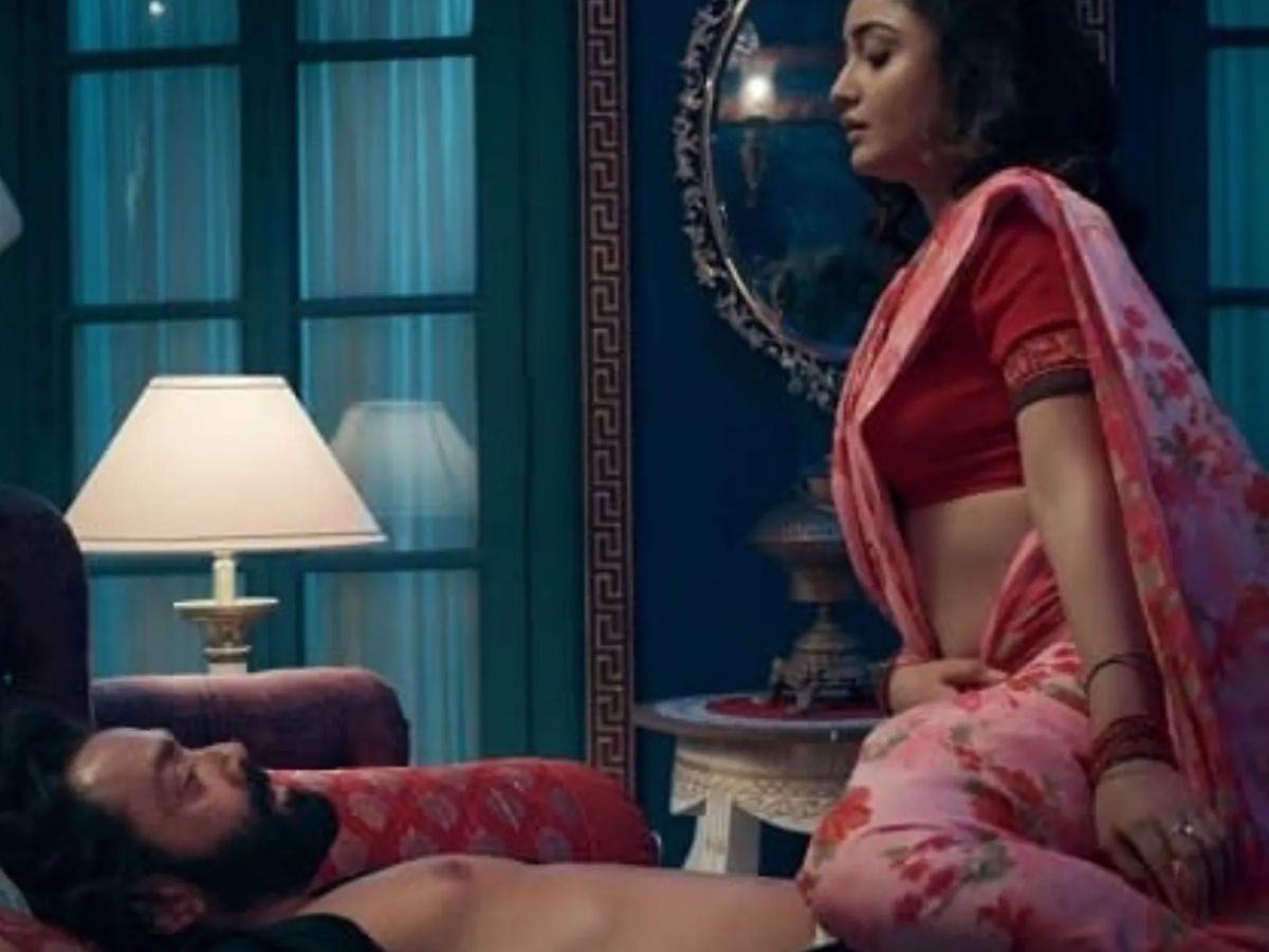 इंटीमेट सीन, बोल्डनेस किसी का भी नहीं चला जादू, स्क्रीन से गायब हुईं बाबा निराला का ईमान डुलाने वाली एक्ट्रेस! - Photo Gallery