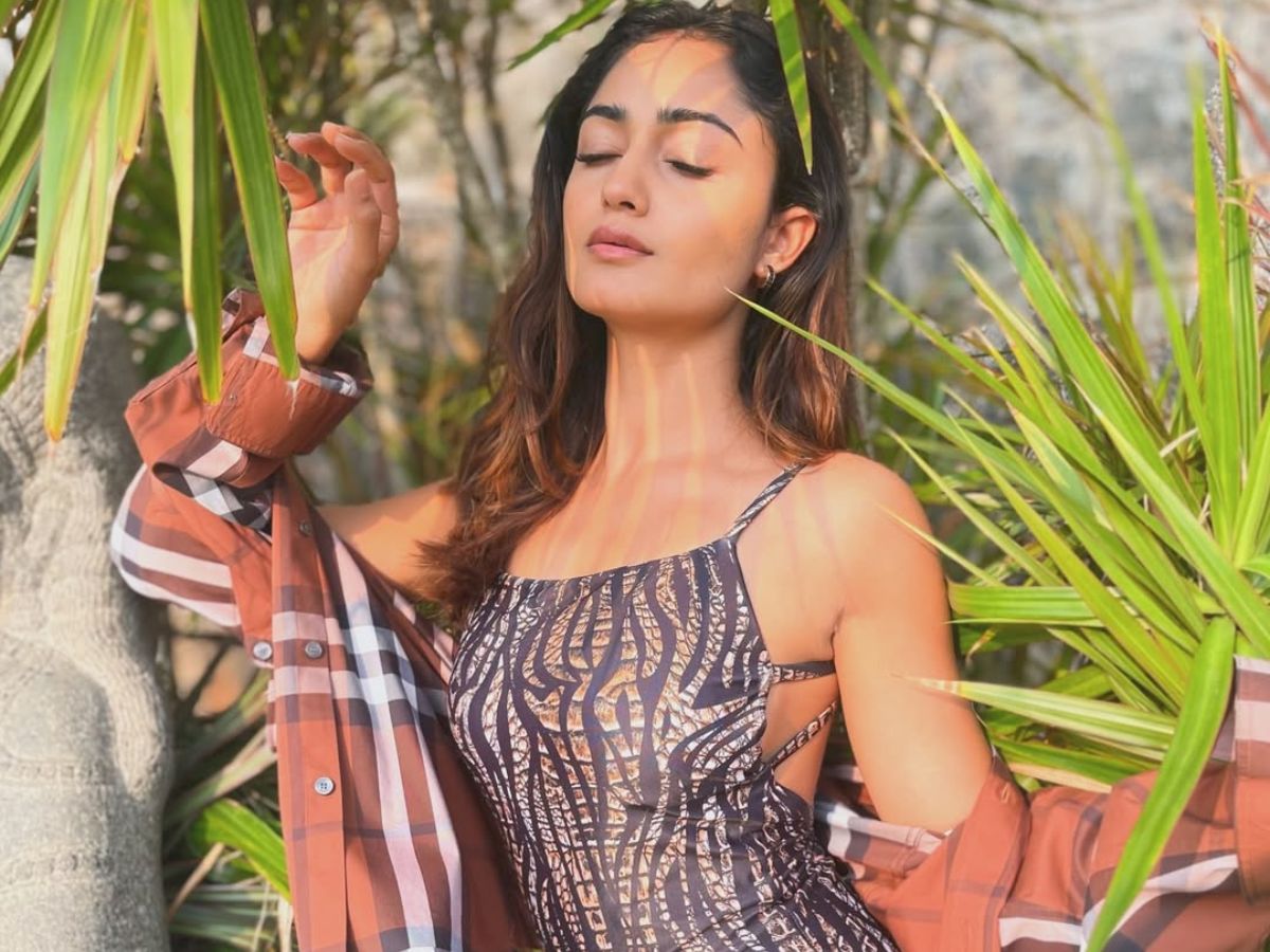 इंटीमेट सीन, बोल्डनेस किसी का भी नहीं चला जादू, स्क्रीन से गायब हुईं बाबा निराला का ईमान डुलाने वाली एक्ट्रेस! - Photo Gallery