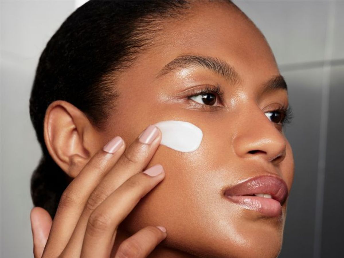 दिवाली के बाद आपकी स्किन बर्बाद हो सकती है, बचने के लिए पढ़ें ये ज़रूरी टिप्स! - Photo Gallery