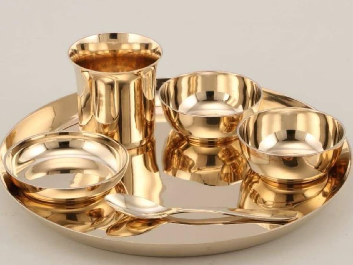 Diwali 2025: धनतेरस 2025 पर गोल्ड नहीं तो क्या, इन बजट-फ्रेंडली चीजों से पाएं लक्ष्मी मां की कृपा - Photo Gallery