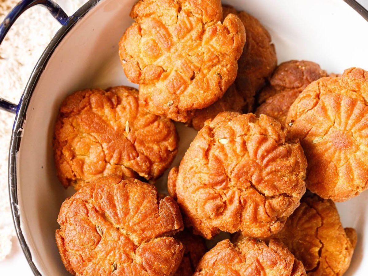 छठ पूजा 2025: घर पर बनाएं कुरकुरा ठेकुआ, जानें स्टेप-बाय-स्टेप रेसिपी - Photo Gallery