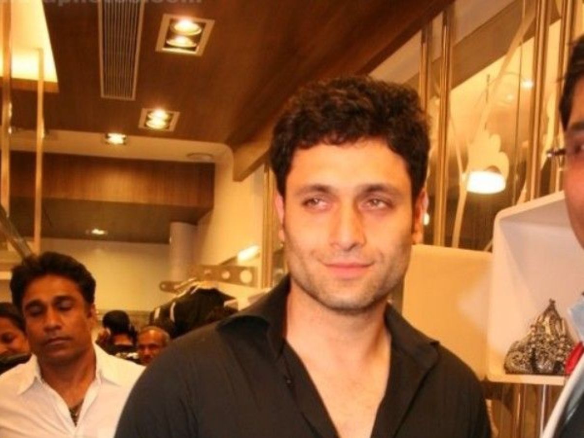 कभी अक्षय कुमार संग दिए इस एक्टर ने हिट सीन, आज विदेश में कपड़े बेचकर गुजार रहे हैं जिंदगी - Photo Gallery