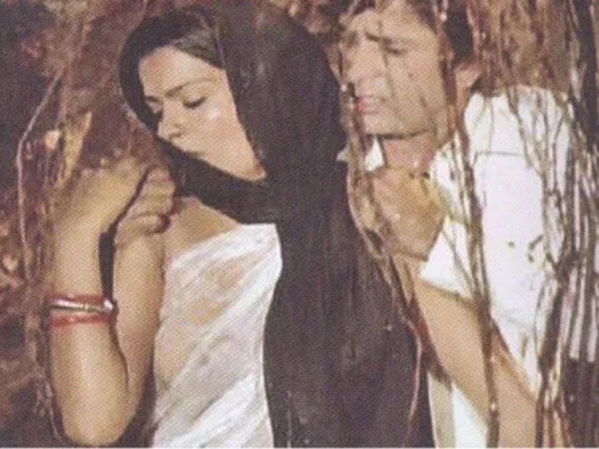 zeenat Aman Bold Scene