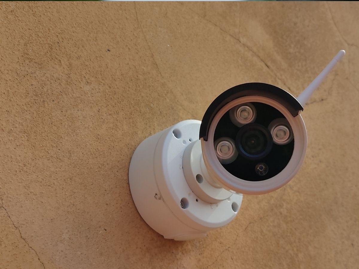 अगर घर में लगा रखा है CCTV कैमरा, तो जरूर से इन बातों का रखें खास ध्यान; जरा सी गलती दे देगी तगड़ा झटका - Photo Gallery